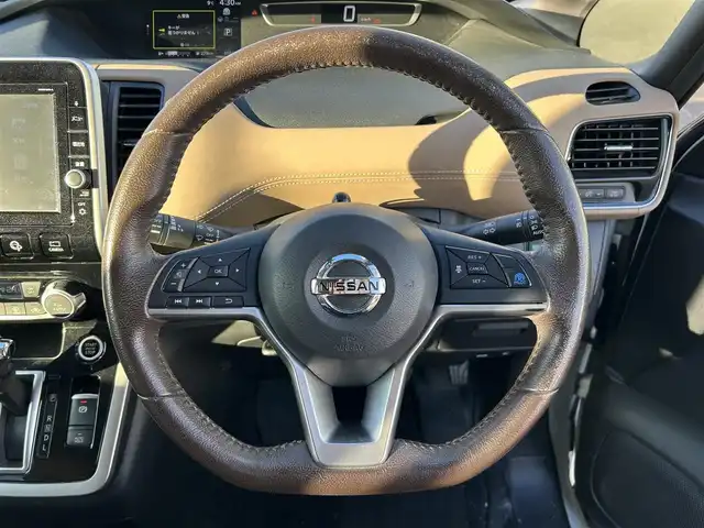 日産 セレナ ハイウェイスター G 宮城県 2016(平28)年 6.6万km ブリリアントホワイトパール セーフティパックB/・プロパイロット/・車線逸脱防止支援システム/・SRSエアバッグ（サイド/カーテン）/・アラウンドビューモニター/・スマートルームミラー/・ステアリングスイッチ/・踏み間違い衝突防止アシスト/・インテリジェントパーキングアシスト/・進入禁止標識検知/・ふらつき警報/・フロント＆バックソナー/・ヒーター付ドアミラー/・電動パーキングブレーキ/・オートブレーキホールド/グラデーション織物/合皮コンビシート/ブラウン革貼インパネ加飾/＝＝＝/エマージェンシーブレーキ/車線逸脱警報/純正フリップダウンモニター/純正9インチナビ（MM516D-L）/・CD/DVD/・Bluetooth/・フルセグTV/ビルトインETC/ハンズフリー両側電動スライドドア/革巻きステアリング/ステアリングスイッチ/LEDヘッドランプ/フォグランプ/オートライト/スマートキー＆プッシュスタート/電動格納ミラー/純正16インチAW/純正フロアマット/ドアバイザー/W/サイド/カーテンエアバッグ