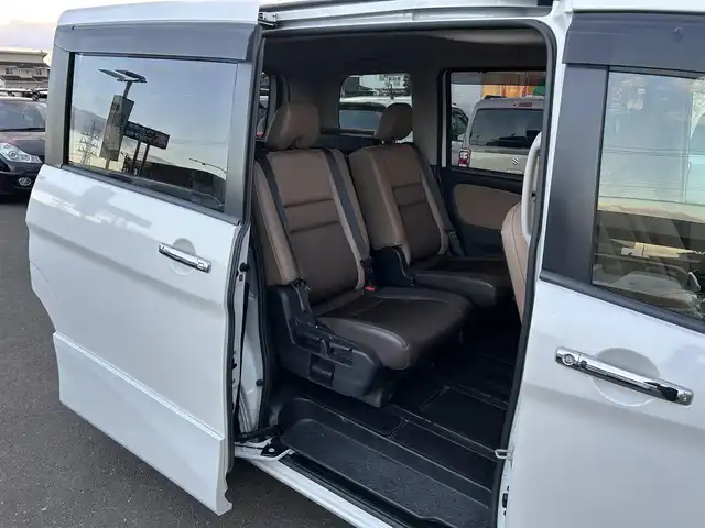 日産 セレナ ハイウェイスター G 宮城県 2016(平28)年 6.6万km ブリリアントホワイトパール セーフティパックB/・プロパイロット/・車線逸脱防止支援システム/・SRSエアバッグ（サイド/カーテン）/・アラウンドビューモニター/・スマートルームミラー/・ステアリングスイッチ/・踏み間違い衝突防止アシスト/・インテリジェントパーキングアシスト/・進入禁止標識検知/・ふらつき警報/・フロント＆バックソナー/・ヒーター付ドアミラー/・電動パーキングブレーキ/・オートブレーキホールド/グラデーション織物/合皮コンビシート/ブラウン革貼インパネ加飾/＝＝＝/エマージェンシーブレーキ/車線逸脱警報/純正フリップダウンモニター/純正9インチナビ（MM516D-L）/・CD/DVD/・Bluetooth/・フルセグTV/ビルトインETC/ハンズフリー両側電動スライドドア/革巻きステアリング/ステアリングスイッチ/LEDヘッドランプ/フォグランプ/オートライト/スマートキー＆プッシュスタート/電動格納ミラー/純正16インチAW/純正フロアマット/ドアバイザー/W/サイド/カーテンエアバッグ