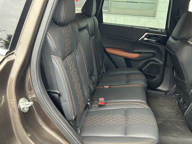 三菱 アウトランダー ＰＨＥＶ P 埼玉県 2022(令4)年 5.4万km 茶 ワンオーナー　/純正ナビ　/フルセグ/BT/USB/FM/AM/ＢＯＳＥサウンド　/全周囲カメラ　/ＥＴＣ　/前席パワーシート　/前席エアーシート　/全席シートヒーター/運転席メモリーシート　/ハンドルヒーター　/置くだけ充電　/パドルシフト/ＡＣＣ/衝突軽減システム/踏み間違い防止/ＢＳＭ/ＡＣ１５００Ｗ/パワーバックドア/電動パーキング/オートホールド/ルーフキャリア/ノーマルタイヤ４本/スマートキー2本/保証書　/取扱説明書