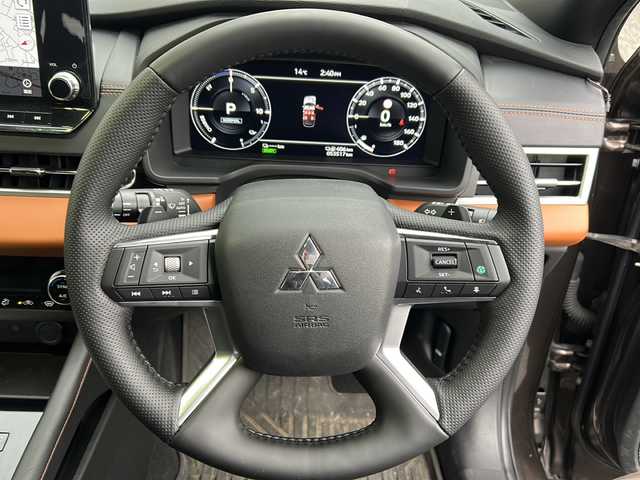 三菱 アウトランダー ＰＨＥＶ P 埼玉県 2022(令4)年 5.4万km 茶 ワンオーナー　/純正ナビ　/フルセグ/BT/USB/FM/AM/ＢＯＳＥサウンド　/全周囲カメラ　/ＥＴＣ　/前席パワーシート　/前席エアーシート　/全席シートヒーター/運転席メモリーシート　/ハンドルヒーター　/置くだけ充電　/パドルシフト/ＡＣＣ/衝突軽減システム/踏み間違い防止/ＢＳＭ/ＡＣ１５００Ｗ/パワーバックドア/電動パーキング/オートホールド/ルーフキャリア/ノーマルタイヤ４本/スマートキー2本/保証書　/取扱説明書