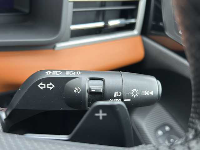 三菱 アウトランダー ＰＨＥＶ P 埼玉県 2022(令4)年 5.4万km 茶 ワンオーナー　/純正ナビ　/フルセグ/BT/USB/FM/AM/ＢＯＳＥサウンド　/全周囲カメラ　/ＥＴＣ　/前席パワーシート　/前席エアーシート　/全席シートヒーター/運転席メモリーシート　/ハンドルヒーター　/置くだけ充電　/パドルシフト/ＡＣＣ/衝突軽減システム/踏み間違い防止/ＢＳＭ/ＡＣ１５００Ｗ/パワーバックドア/電動パーキング/オートホールド/ルーフキャリア/ノーマルタイヤ４本/スマートキー2本/保証書　/取扱説明書