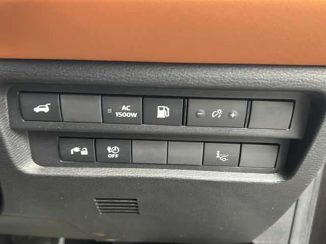 三菱 アウトランダー ＰＨＥＶ P 埼玉県 2022(令4)年 5.4万km 茶 ワンオーナー　/純正ナビ　/フルセグ/BT/USB/FM/AM/ＢＯＳＥサウンド　/全周囲カメラ　/ＥＴＣ　/前席パワーシート　/前席エアーシート　/全席シートヒーター/運転席メモリーシート　/ハンドルヒーター　/置くだけ充電　/パドルシフト/ＡＣＣ/衝突軽減システム/踏み間違い防止/ＢＳＭ/ＡＣ１５００Ｗ/パワーバックドア/電動パーキング/オートホールド/ルーフキャリア/ノーマルタイヤ４本/スマートキー2本/保証書　/取扱説明書