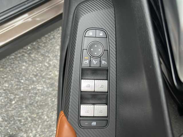 三菱 アウトランダー ＰＨＥＶ P 埼玉県 2022(令4)年 5.4万km 茶 ワンオーナー　/純正ナビ　/フルセグ/BT/USB/FM/AM/ＢＯＳＥサウンド　/全周囲カメラ　/ＥＴＣ　/前席パワーシート　/前席エアーシート　/全席シートヒーター/運転席メモリーシート　/ハンドルヒーター　/置くだけ充電　/パドルシフト/ＡＣＣ/衝突軽減システム/踏み間違い防止/ＢＳＭ/ＡＣ１５００Ｗ/パワーバックドア/電動パーキング/オートホールド/ルーフキャリア/ノーマルタイヤ４本/スマートキー2本/保証書　/取扱説明書