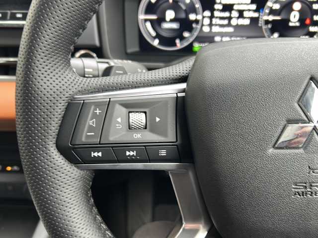 三菱 アウトランダー ＰＨＥＶ P 埼玉県 2022(令4)年 5.4万km 茶 ワンオーナー　/純正ナビ　/フルセグ/BT/USB/FM/AM/ＢＯＳＥサウンド　/全周囲カメラ　/ＥＴＣ　/前席パワーシート　/前席エアーシート　/全席シートヒーター/運転席メモリーシート　/ハンドルヒーター　/置くだけ充電　/パドルシフト/ＡＣＣ/衝突軽減システム/踏み間違い防止/ＢＳＭ/ＡＣ１５００Ｗ/パワーバックドア/電動パーキング/オートホールド/ルーフキャリア/ノーマルタイヤ４本/スマートキー2本/保証書　/取扱説明書