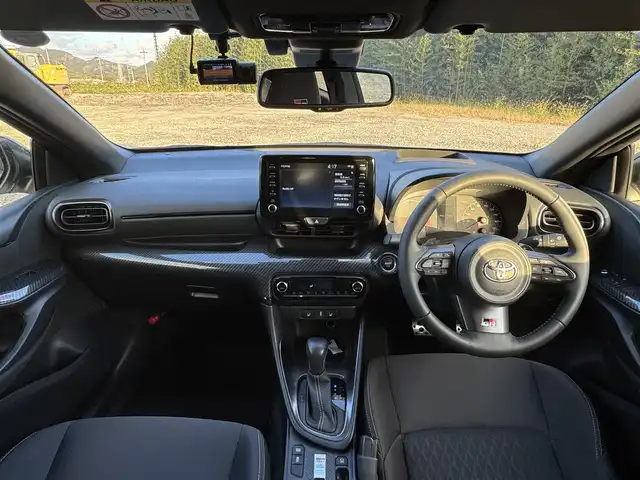 トヨタ ＧＲヤリス RS 兵庫県 2022(令4)年 3万km プラチナホワイトパールマイカ GRエアロ（F/S）/トヨタセーフティセンス/プリクラッシュセーフティ/バックモニター/前2席シートヒーター/ステアリングヒーター/前後2カメドラレコ/純正ディスプレイオーディオ/Bluetooth接続可/ETC/LEDヘッドライト