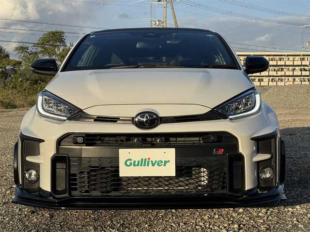 トヨタ ＧＲヤリス RS 兵庫県 2022(令4)年 3万km プラチナホワイトパールマイカ GRエアロ（F/S）/トヨタセーフティセンス/プリクラッシュセーフティ/バックモニター/前2席シートヒーター/ステアリングヒーター/前後2カメドラレコ/純正ディスプレイオーディオ/Bluetooth接続可/ETC/LEDヘッドライト