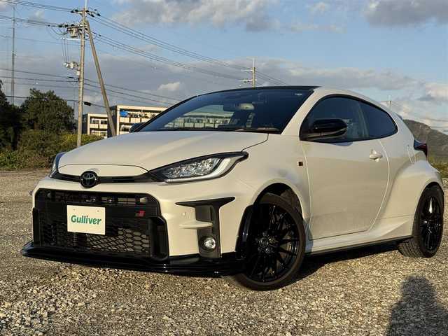 トヨタ ＧＲヤリス RS 兵庫県 2022(令4)年 3万km プラチナホワイトパールマイカ GRエアロ（F/S）/トヨタセーフティセンス/プリクラッシュセーフティ/バックモニター/前2席シートヒーター/ステアリングヒーター/前後2カメドラレコ/純正ディスプレイオーディオ/Bluetooth接続可/ETC/LEDヘッドライト
