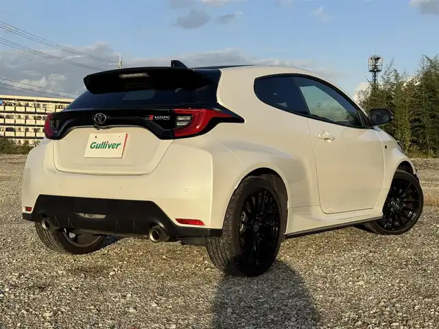 トヨタ ＧＲヤリス RS 兵庫県 2022(令4)年 3万km プラチナホワイトパールマイカ GRエアロ（F/S）/トヨタセーフティセンス/プリクラッシュセーフティ/バックモニター/前2席シートヒーター/ステアリングヒーター/前後2カメドラレコ/純正ディスプレイオーディオ/Bluetooth接続可/ETC/LEDヘッドライト
