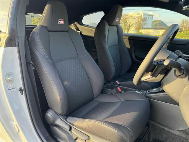 トヨタ ＧＲヤリス RS 兵庫県 2022(令4)年 3万km プラチナホワイトパールマイカ GRエアロ（F/S）/トヨタセーフティセンス/プリクラッシュセーフティ/バックモニター/前2席シートヒーター/ステアリングヒーター/前後2カメドラレコ/純正ディスプレイオーディオ/Bluetooth接続可/ETC/LEDヘッドライト