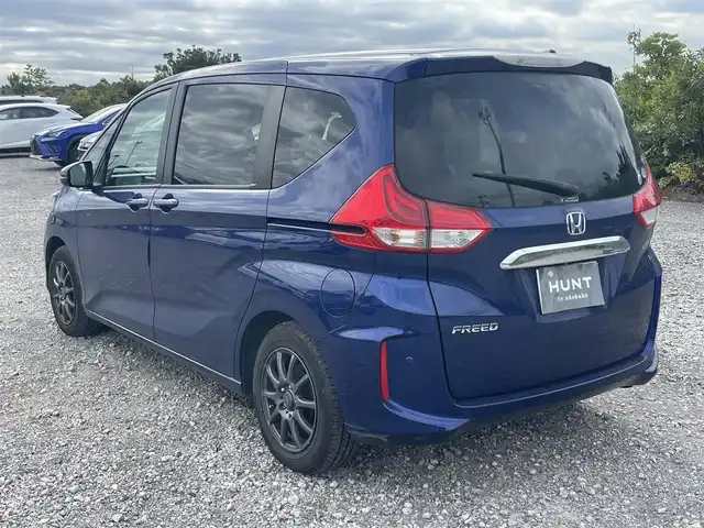 ホンダ フリード G ホンダセンシング 千葉県 2018(平30)年 5.7万km コバルトブルーパール ホンダセンシング/・衝突軽減ブレーキ/レーンキープアシスト/・レーダークルーズコントロール/オートハイビーム/・クリアランスソナー/踏み間違い防止/・標識認識機能/純正メモリナビ(VXM-184VFi)/・フルセグ/BT/DVD/CD/バックカメラ/ステアリングスイッチ/ETC/両側パワースライドドア/LEDヘッドライト/オートライト/スマートキー/プッシュスタート/純正フロアマット/社外15インチAW
