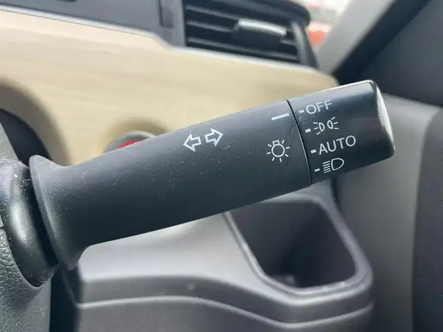 ホンダ フリード G ホンダセンシング 千葉県 2018(平30)年 5.7万km コバルトブルーパール ホンダセンシング/・衝突軽減ブレーキ/レーンキープアシスト/・レーダークルーズコントロール/オートハイビーム/・クリアランスソナー/踏み間違い防止/・標識認識機能/純正メモリナビ(VXM-184VFi)/・フルセグ/BT/DVD/CD/バックカメラ/ステアリングスイッチ/ETC/両側パワースライドドア/LEDヘッドライト/オートライト/スマートキー/プッシュスタート/純正フロアマット/社外15インチAW