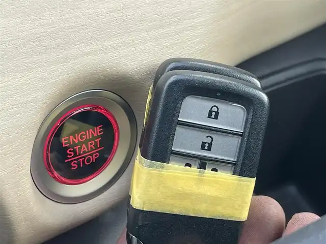 ホンダ フリード G ホンダセンシング 千葉県 2018(平30)年 5.7万km コバルトブルーパール ホンダセンシング/・衝突軽減ブレーキ/レーンキープアシスト/・レーダークルーズコントロール/オートハイビーム/・クリアランスソナー/踏み間違い防止/・標識認識機能/純正メモリナビ(VXM-184VFi)/・フルセグ/BT/DVD/CD/バックカメラ/ステアリングスイッチ/ETC/両側パワースライドドア/LEDヘッドライト/オートライト/スマートキー/プッシュスタート/純正フロアマット/社外15インチAW