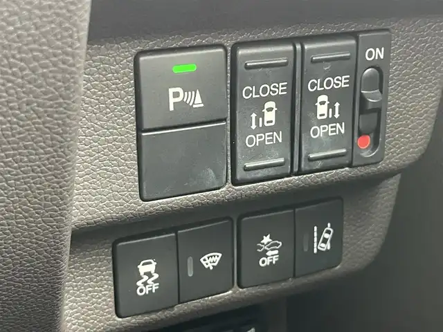 ホンダ フリード G ホンダセンシング 千葉県 2018(平30)年 5.7万km コバルトブルーパール ホンダセンシング/・衝突軽減ブレーキ/レーンキープアシスト/・レーダークルーズコントロール/オートハイビーム/・クリアランスソナー/踏み間違い防止/・標識認識機能/純正メモリナビ(VXM-184VFi)/・フルセグ/BT/DVD/CD/バックカメラ/ステアリングスイッチ/ETC/両側パワースライドドア/LEDヘッドライト/オートライト/スマートキー/プッシュスタート/純正フロアマット/社外15インチAW