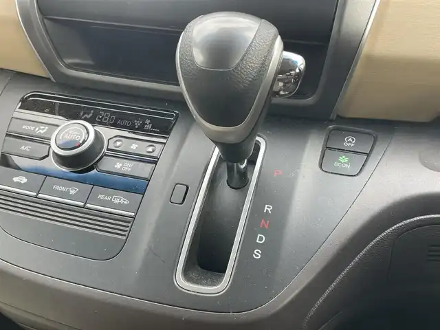 ホンダ フリード G ホンダセンシング 千葉県 2018(平30)年 5.7万km コバルトブルーパール ホンダセンシング/・衝突軽減ブレーキ/レーンキープアシスト/・レーダークルーズコントロール/オートハイビーム/・クリアランスソナー/踏み間違い防止/・標識認識機能/純正メモリナビ(VXM-184VFi)/・フルセグ/BT/DVD/CD/バックカメラ/ステアリングスイッチ/ETC/両側パワースライドドア/LEDヘッドライト/オートライト/スマートキー/プッシュスタート/純正フロアマット/社外15インチAW