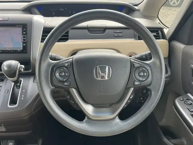 ホンダ フリード G ホンダセンシング 千葉県 2018(平30)年 5.7万km コバルトブルーパール ホンダセンシング/・衝突軽減ブレーキ/レーンキープアシスト/・レーダークルーズコントロール/オートハイビーム/・クリアランスソナー/踏み間違い防止/・標識認識機能/純正メモリナビ(VXM-184VFi)/・フルセグ/BT/DVD/CD/バックカメラ/ステアリングスイッチ/ETC/両側パワースライドドア/LEDヘッドライト/オートライト/スマートキー/プッシュスタート/純正フロアマット/社外15インチAW