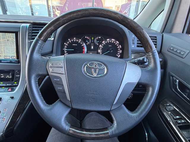 トヨタ ヴェルファイア 宮城県 2013(平25)年 9万km ブラック 走行距離：89661km/ワンオーナー/電動リアゲート/後席モ二ター/パワーシート/両側パワースライドドア/ＥＴＣ/スペアキー/クルーズコントロール/前後コーナーセンサー/純正アルミホイール/社外フロアマット/パワーシート/ＤＮ席シートヒーター/オットマン/AM・FM・CD・DVD・BT・TV・USB・SD