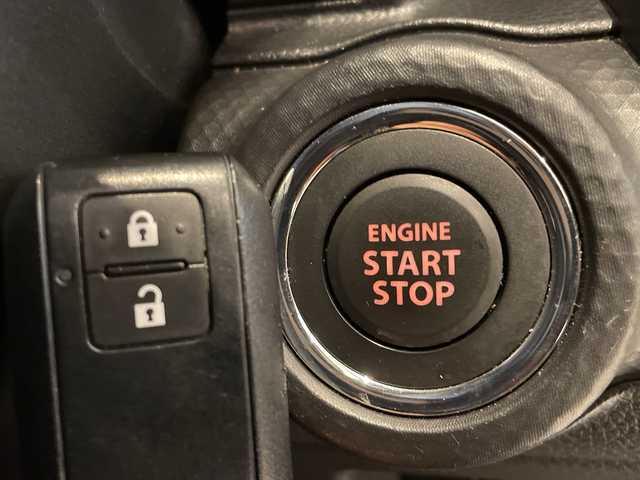 スズキ クロスビー 福井県 2018(平30)年 3.8万km スピーディーブルーメタリック/ブラック2トーンルーフ ワンオーナー/クルーズコントロール/デュアルセンサーブレーキサポート/レーンキープアシスト/コーナーセンサー/盗難防止装置/オートライト/シートヒーター/純正16インチアルミホイール/パドルシフト/LEDヘッドライト/フォグランプ/プッシュスタート/スマートキー