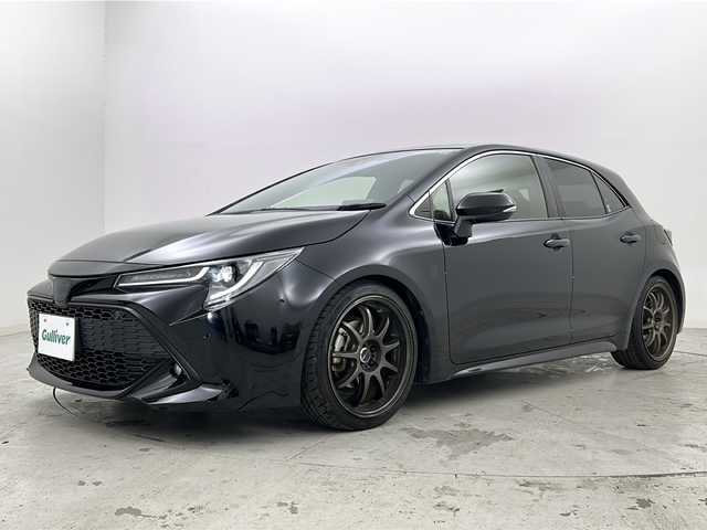 トヨタ カローラ スポーツ ハイブリッドG 宮城県 2022(令4)年 6.8万km アティチュードブラックマイカ 禁煙車/ワンオーナー/トヨタセーフティセンス/・プリクラッシュセーフティ/・レーントレーシングアシスト/・オートマチックハイビーム/・レーダークルーズコントロール/・ロードサインアシスト/・パーキングサポートブレーキ/ブラインドスポットモニター/リヤクロストラフィックアラート/純正9インチディスプレイオーディオ/・BT/AM/FM/USB/Mira/バックカメラ/純正ドライブレコーダー/ビルトインETC/電動パーキングブレーキ/オートホールド/革巻きステアリング/ステアリングスイッチ/プッシュスタート/スマートキー/ハーフレザーシート/LEDヘッドライト/LEDフォグランプ/純正フロアマット/社外18インチアルミホイール/横滑り防止装置/アイドリングストップ/ヘッドライトレベライザー/デュアルエアコン