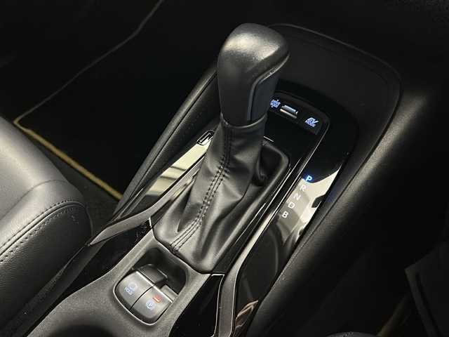 トヨタ カローラ スポーツ ハイブリッドG 宮城県 2022(令4)年 6.8万km アティチュードブラックマイカ 禁煙車/ワンオーナー/トヨタセーフティセンス/・プリクラッシュセーフティ/・レーントレーシングアシスト/・オートマチックハイビーム/・レーダークルーズコントロール/・ロードサインアシスト/・パーキングサポートブレーキ/ブラインドスポットモニター/リヤクロストラフィックアラート/純正9インチディスプレイオーディオ/・BT/AM/FM/USB/Mira/バックカメラ/純正ドライブレコーダー/ビルトインETC/電動パーキングブレーキ/オートホールド/革巻きステアリング/ステアリングスイッチ/プッシュスタート/スマートキー/ハーフレザーシート/LEDヘッドライト/LEDフォグランプ/純正フロアマット/社外18インチアルミホイール/横滑り防止装置/アイドリングストップ/ヘッドライトレベライザー/デュアルエアコン