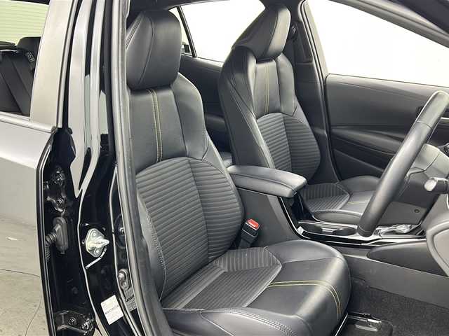 トヨタ カローラ スポーツ ハイブリッドG 宮城県 2022(令4)年 6.8万km アティチュードブラックマイカ 禁煙車/ワンオーナー/トヨタセーフティセンス/・プリクラッシュセーフティ/・レーントレーシングアシスト/・オートマチックハイビーム/・レーダークルーズコントロール/・ロードサインアシスト/・パーキングサポートブレーキ/ブラインドスポットモニター/リヤクロストラフィックアラート/純正9インチディスプレイオーディオ/・BT/AM/FM/USB/Mira/バックカメラ/純正ドライブレコーダー/ビルトインETC/電動パーキングブレーキ/オートホールド/革巻きステアリング/ステアリングスイッチ/プッシュスタート/スマートキー/ハーフレザーシート/LEDヘッドライト/LEDフォグランプ/純正フロアマット/社外18インチアルミホイール/横滑り防止装置/アイドリングストップ/ヘッドライトレベライザー/デュアルエアコン