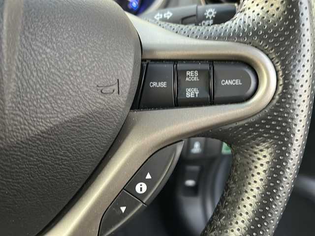 ホンダ フィット ハイブリット スマート セレクション 兵庫県 2011(平23)年 8.1万km アラバスターシルバーメタリック 取扱説明書/保証書/純正メモリナビ（FM/AM/CD/SD/VTR/USB）/スマートキー×２/クルーズコントロール/バックカメラ/純正フロアマット/純正アルミホイール/POLE