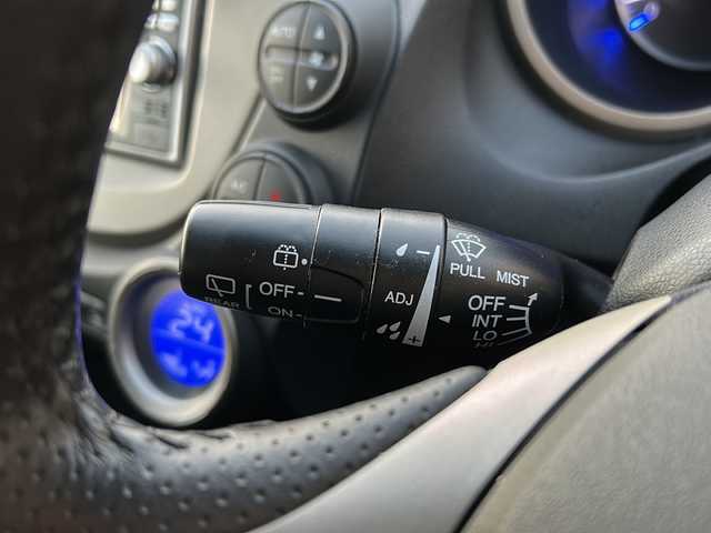 ホンダ フィット ハイブリット スマート セレクション 兵庫県 2011(平23)年 8.1万km アラバスターシルバーメタリック 取扱説明書/保証書/純正メモリナビ（FM/AM/CD/SD/VTR/USB）/スマートキー×２/クルーズコントロール/バックカメラ/純正フロアマット/純正アルミホイール/POLE