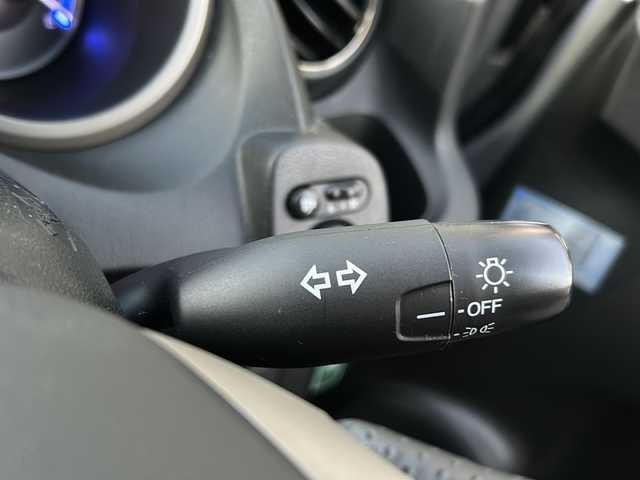 ホンダ フィット ハイブリット スマート セレクション 兵庫県 2011(平23)年 8.1万km アラバスターシルバーメタリック 取扱説明書/保証書/純正メモリナビ（FM/AM/CD/SD/VTR/USB）/スマートキー×２/クルーズコントロール/バックカメラ/純正フロアマット/純正アルミホイール/POLE