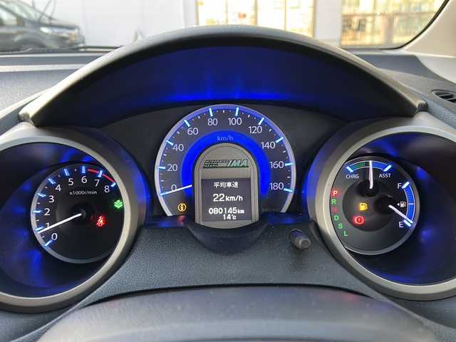 ホンダ フィット ハイブリット スマート セレクション 兵庫県 2011(平23)年 8.1万km アラバスターシルバーメタリック 取扱説明書/保証書/純正メモリナビ（FM/AM/CD/SD/VTR/USB）/スマートキー×２/クルーズコントロール/バックカメラ/純正フロアマット/純正アルミホイール/POLE