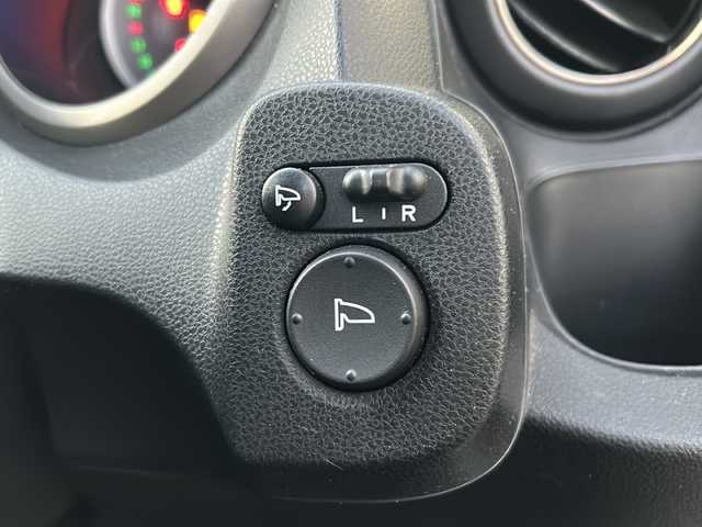 ホンダ フィット ハイブリット スマート セレクション 兵庫県 2011(平23)年 8.1万km アラバスターシルバーメタリック 取扱説明書/保証書/純正メモリナビ（FM/AM/CD/SD/VTR/USB）/スマートキー×２/クルーズコントロール/バックカメラ/純正フロアマット/純正アルミホイール/POLE