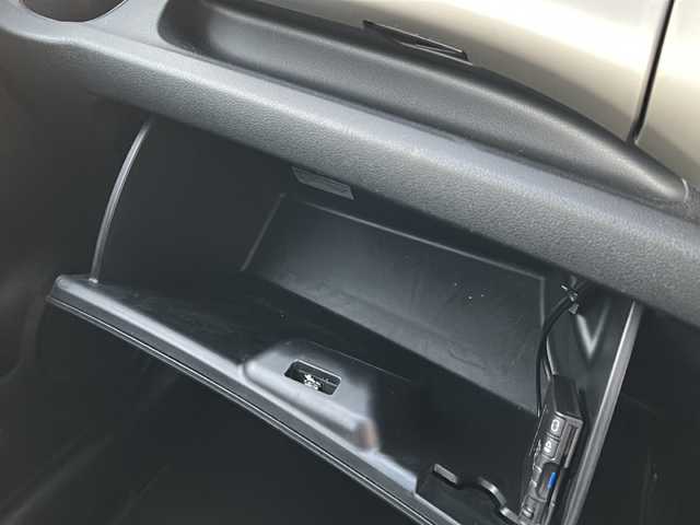 ホンダ フィット ハイブリット スマート セレクション 兵庫県 2011(平23)年 8.1万km アラバスターシルバーメタリック 取扱説明書/保証書/純正メモリナビ（FM/AM/CD/SD/VTR/USB）/スマートキー×２/クルーズコントロール/バックカメラ/純正フロアマット/純正アルミホイール/POLE