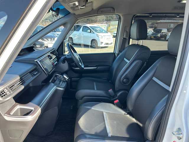 ホンダ ステップワゴン スパーダ eHEV G EXホンダS 山梨県 2021(令3)年 6.9万km プラチナホワイトパール 純正ＳＤナビ　/フルセグＴＶ　/全方位カメラ　/純正ビルトインＥＴＣ２．０　/Ｂｌｕｅｔｏｏｔｈ／ＵＳＢ／ＣＤ　/３列シート　/ハーフレザーシート　/運転席／助手席シートヒーター　/両側パワースライドドア　/ＡＢＳ