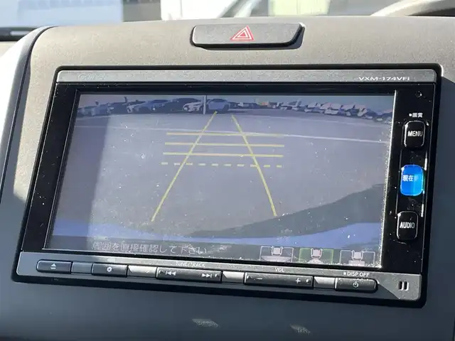 ホンダ フリード ハイブリット EX 香川県 2017(平29)年 9.8万km ホワイトオーキッドパール Honda SENSING/・CMBS（衝突軽減ブレーキ）/・ACC（追従型クルーズコントロール）/・LKAS（車線維持支援システム）/・路外逸脱抑制機能/・前後誤発進抑制機能/・先行車お知らせ機能/・標識認識機能/・歩行者事故低減ステアリング/純正7インチSDナビ/→フルセグ/CD/DVD/Bluetooth/→USB/AM/FM/AUX/iPod/バックカメラ/両側パワースライドドア/ハーフレザーシート/前席シートヒーター/ウォークスルー/LEDオートライト/革巻きステアリング/ステアリングリモコン/純正15インチアルミ/純正フロアマット/ビルトインETC/プッシュスタート/スマートキー