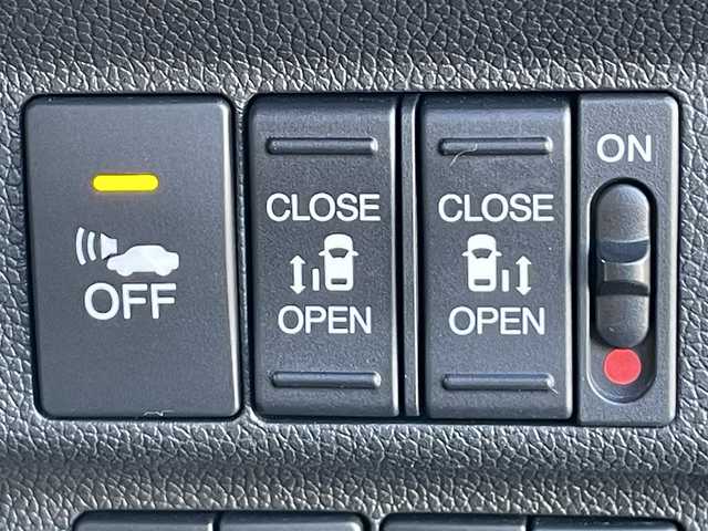 ホンダ フリード ハイブリット EX 香川県 2017(平29)年 9.8万km ホワイトオーキッドパール Honda SENSING/・CMBS（衝突軽減ブレーキ）/・ACC（追従型クルーズコントロール）/・LKAS（車線維持支援システム）/・路外逸脱抑制機能/・前後誤発進抑制機能/・先行車お知らせ機能/・標識認識機能/・歩行者事故低減ステアリング/純正7インチSDナビ/→フルセグ/CD/DVD/Bluetooth/→USB/AM/FM/AUX/iPod/バックカメラ/両側パワースライドドア/ハーフレザーシート/前席シートヒーター/ウォークスルー/LEDオートライト/革巻きステアリング/ステアリングリモコン/純正15インチアルミ/純正フロアマット/ビルトインETC/プッシュスタート/スマートキー