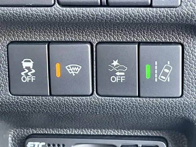 ホンダ フリード ハイブリット EX 香川県 2017(平29)年 9.8万km ホワイトオーキッドパール Honda SENSING/・CMBS（衝突軽減ブレーキ）/・ACC（追従型クルーズコントロール）/・LKAS（車線維持支援システム）/・路外逸脱抑制機能/・前後誤発進抑制機能/・先行車お知らせ機能/・標識認識機能/・歩行者事故低減ステアリング/純正7インチSDナビ/→フルセグ/CD/DVD/Bluetooth/→USB/AM/FM/AUX/iPod/バックカメラ/両側パワースライドドア/ハーフレザーシート/前席シートヒーター/ウォークスルー/LEDオートライト/革巻きステアリング/ステアリングリモコン/純正15インチアルミ/純正フロアマット/ビルトインETC/プッシュスタート/スマートキー