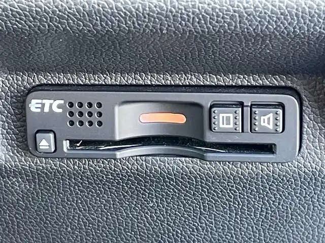 ホンダ フリード ハイブリット EX 香川県 2017(平29)年 9.8万km ホワイトオーキッドパール Honda SENSING/・CMBS（衝突軽減ブレーキ）/・ACC（追従型クルーズコントロール）/・LKAS（車線維持支援システム）/・路外逸脱抑制機能/・前後誤発進抑制機能/・先行車お知らせ機能/・標識認識機能/・歩行者事故低減ステアリング/純正7インチSDナビ/→フルセグ/CD/DVD/Bluetooth/→USB/AM/FM/AUX/iPod/バックカメラ/両側パワースライドドア/ハーフレザーシート/前席シートヒーター/ウォークスルー/LEDオートライト/革巻きステアリング/ステアリングリモコン/純正15インチアルミ/純正フロアマット/ビルトインETC/プッシュスタート/スマートキー