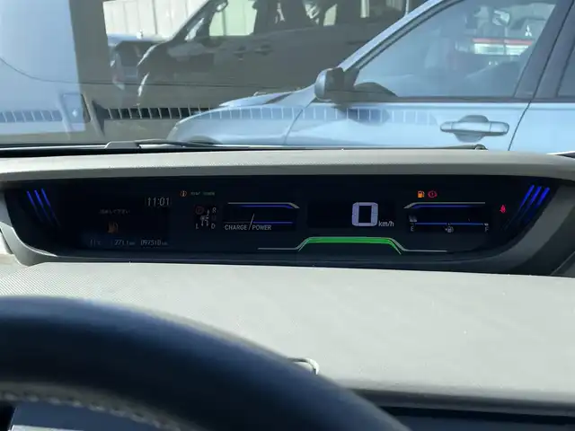 ホンダ フリード ハイブリット EX 香川県 2017(平29)年 9.8万km ホワイトオーキッドパール Honda SENSING/・CMBS（衝突軽減ブレーキ）/・ACC（追従型クルーズコントロール）/・LKAS（車線維持支援システム）/・路外逸脱抑制機能/・前後誤発進抑制機能/・先行車お知らせ機能/・標識認識機能/・歩行者事故低減ステアリング/純正7インチSDナビ/→フルセグ/CD/DVD/Bluetooth/→USB/AM/FM/AUX/iPod/バックカメラ/両側パワースライドドア/ハーフレザーシート/前席シートヒーター/ウォークスルー/LEDオートライト/革巻きステアリング/ステアリングリモコン/純正15インチアルミ/純正フロアマット/ビルトインETC/プッシュスタート/スマートキー