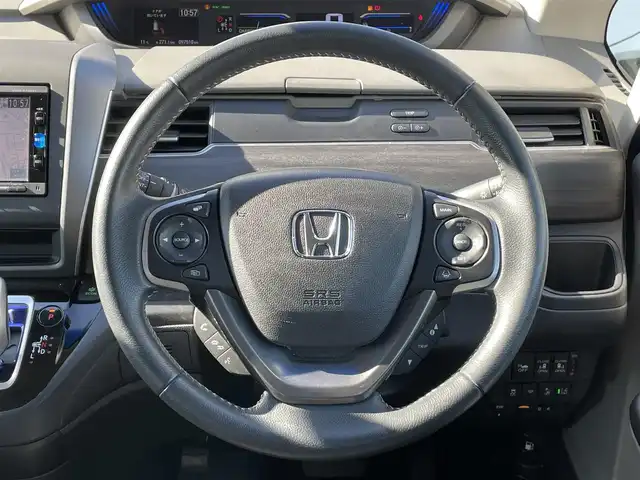 ホンダ フリード ハイブリット EX 香川県 2017(平29)年 9.8万km ホワイトオーキッドパール Honda SENSING/・CMBS（衝突軽減ブレーキ）/・ACC（追従型クルーズコントロール）/・LKAS（車線維持支援システム）/・路外逸脱抑制機能/・前後誤発進抑制機能/・先行車お知らせ機能/・標識認識機能/・歩行者事故低減ステアリング/純正7インチSDナビ/→フルセグ/CD/DVD/Bluetooth/→USB/AM/FM/AUX/iPod/バックカメラ/両側パワースライドドア/ハーフレザーシート/前席シートヒーター/ウォークスルー/LEDオートライト/革巻きステアリング/ステアリングリモコン/純正15インチアルミ/純正フロアマット/ビルトインETC/プッシュスタート/スマートキー