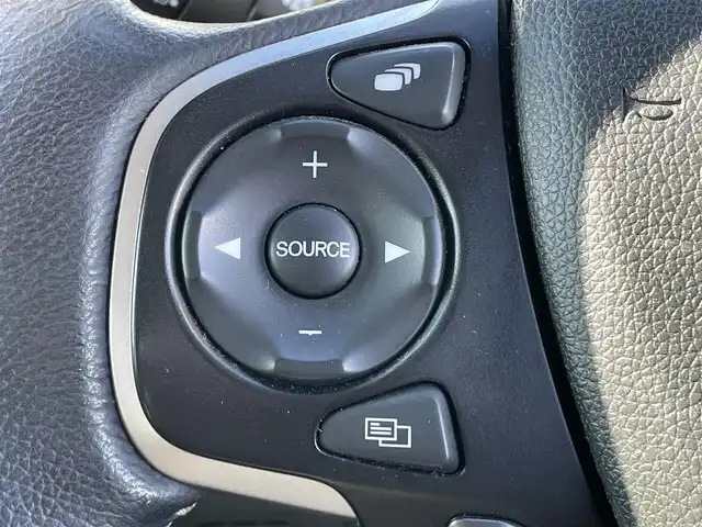 ホンダ フリード ハイブリット EX 香川県 2017(平29)年 9.8万km ホワイトオーキッドパール Honda SENSING/・CMBS（衝突軽減ブレーキ）/・ACC（追従型クルーズコントロール）/・LKAS（車線維持支援システム）/・路外逸脱抑制機能/・前後誤発進抑制機能/・先行車お知らせ機能/・標識認識機能/・歩行者事故低減ステアリング/純正7インチSDナビ/→フルセグ/CD/DVD/Bluetooth/→USB/AM/FM/AUX/iPod/バックカメラ/両側パワースライドドア/ハーフレザーシート/前席シートヒーター/ウォークスルー/LEDオートライト/革巻きステアリング/ステアリングリモコン/純正15インチアルミ/純正フロアマット/ビルトインETC/プッシュスタート/スマートキー