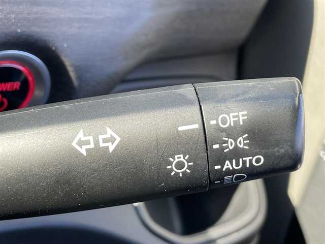 ホンダ フリード ハイブリット EX 香川県 2017(平29)年 9.8万km ホワイトオーキッドパール Honda SENSING/・CMBS（衝突軽減ブレーキ）/・ACC（追従型クルーズコントロール）/・LKAS（車線維持支援システム）/・路外逸脱抑制機能/・前後誤発進抑制機能/・先行車お知らせ機能/・標識認識機能/・歩行者事故低減ステアリング/純正7インチSDナビ/→フルセグ/CD/DVD/Bluetooth/→USB/AM/FM/AUX/iPod/バックカメラ/両側パワースライドドア/ハーフレザーシート/前席シートヒーター/ウォークスルー/LEDオートライト/革巻きステアリング/ステアリングリモコン/純正15インチアルミ/純正フロアマット/ビルトインETC/プッシュスタート/スマートキー