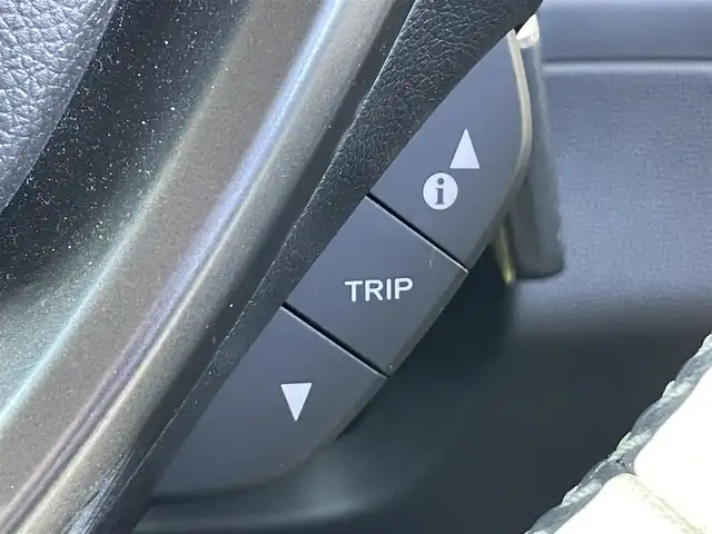 ホンダ フリード ハイブリット EX 香川県 2017(平29)年 9.8万km ホワイトオーキッドパール Honda SENSING/・CMBS（衝突軽減ブレーキ）/・ACC（追従型クルーズコントロール）/・LKAS（車線維持支援システム）/・路外逸脱抑制機能/・前後誤発進抑制機能/・先行車お知らせ機能/・標識認識機能/・歩行者事故低減ステアリング/純正7インチSDナビ/→フルセグ/CD/DVD/Bluetooth/→USB/AM/FM/AUX/iPod/バックカメラ/両側パワースライドドア/ハーフレザーシート/前席シートヒーター/ウォークスルー/LEDオートライト/革巻きステアリング/ステアリングリモコン/純正15インチアルミ/純正フロアマット/ビルトインETC/プッシュスタート/スマートキー