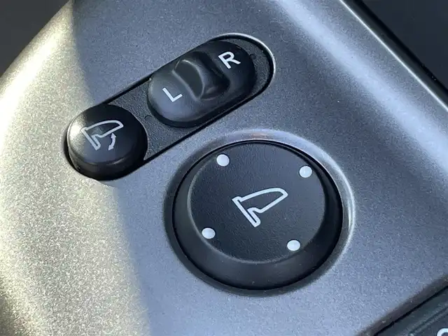 ホンダ フリード ハイブリット EX 香川県 2017(平29)年 9.8万km ホワイトオーキッドパール Honda SENSING/・CMBS（衝突軽減ブレーキ）/・ACC（追従型クルーズコントロール）/・LKAS（車線維持支援システム）/・路外逸脱抑制機能/・前後誤発進抑制機能/・先行車お知らせ機能/・標識認識機能/・歩行者事故低減ステアリング/純正7インチSDナビ/→フルセグ/CD/DVD/Bluetooth/→USB/AM/FM/AUX/iPod/バックカメラ/両側パワースライドドア/ハーフレザーシート/前席シートヒーター/ウォークスルー/LEDオートライト/革巻きステアリング/ステアリングリモコン/純正15インチアルミ/純正フロアマット/ビルトインETC/プッシュスタート/スマートキー