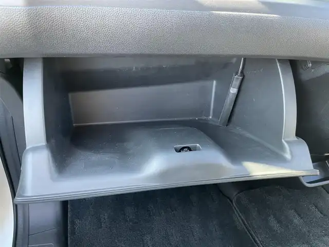 ホンダ フリード ハイブリット EX 香川県 2017(平29)年 9.8万km ホワイトオーキッドパール Honda SENSING/・CMBS（衝突軽減ブレーキ）/・ACC（追従型クルーズコントロール）/・LKAS（車線維持支援システム）/・路外逸脱抑制機能/・前後誤発進抑制機能/・先行車お知らせ機能/・標識認識機能/・歩行者事故低減ステアリング/純正7インチSDナビ/→フルセグ/CD/DVD/Bluetooth/→USB/AM/FM/AUX/iPod/バックカメラ/両側パワースライドドア/ハーフレザーシート/前席シートヒーター/ウォークスルー/LEDオートライト/革巻きステアリング/ステアリングリモコン/純正15インチアルミ/純正フロアマット/ビルトインETC/プッシュスタート/スマートキー