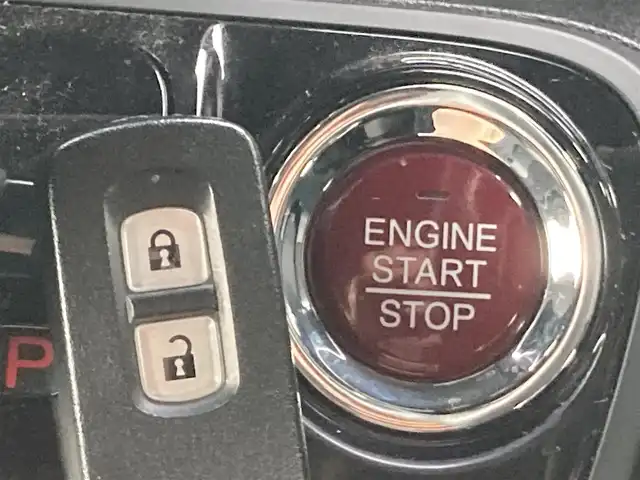 ホンダ Ｎ ＢＯＸ スラッシュ X ターボパッケージ 静岡県 2015(平27)年 8.2万km スマートブラック あんしんパッケージ/純正7インチナビ(VRM-155VFi)/　AM FM CD DVD Bluetooth MusicRack/前後方ドライブレコーダー/クルーズコントロール/シートヒーター(前席)/ステアリングヒーター/HIDオートヘッドランプ/サウンドマッピングシステム/ワイヤレス充電/パドルシフト/スマートキー2本/ターボ/社外14インチアルミホイール/ETC/バックモニター/フルセグTV