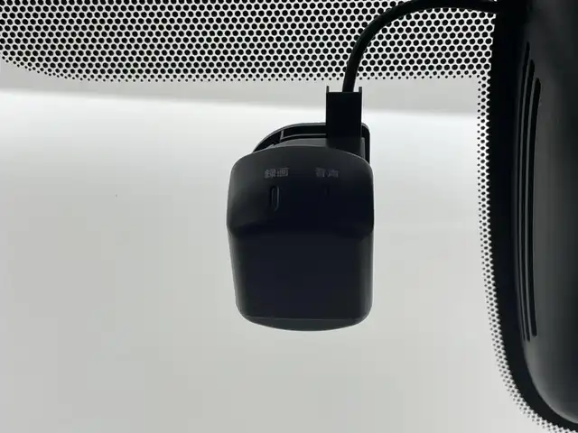 日産 セレナ ハイウェイスター V 埼玉県 2022(令4)年 3.4万km ブリリアントホワイトパール 純正10インチナビ/CD DVD フルセグTV Bluetooth/アラウンドビューモニター/フリップダウンモニター/デジタルインナーミラー/プロパイロット/エマージェンシーブレーキ/車線逸脱警報機能/ブラインドスポットモニター/レーンキープアシスト/クルーズコントロール（追従有）/パーキングアシスト/両側パワースライドドア/コーナーセンサー/ビルトインETC/LEDオートライト/プッシュスタート/スマートキー/スペアキー
