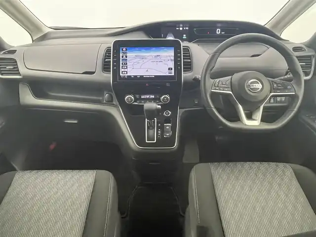 日産 セレナ ハイウェイスター V 埼玉県 2022(令4)年 3.4万km ブリリアントホワイトパール 純正10インチナビ/CD DVD フルセグTV Bluetooth/アラウンドビューモニター/フリップダウンモニター/デジタルインナーミラー/プロパイロット/エマージェンシーブレーキ/車線逸脱警報機能/ブラインドスポットモニター/レーンキープアシスト/クルーズコントロール（追従有）/パーキングアシスト/両側パワースライドドア/コーナーセンサー/ビルトインETC/LEDオートライト/プッシュスタート/スマートキー/スペアキー