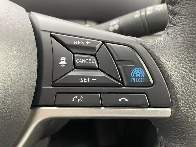 日産 セレナ ハイウェイスター V 埼玉県 2022(令4)年 3.4万km ブリリアントホワイトパール 純正10インチナビ/CD DVD フルセグTV Bluetooth/アラウンドビューモニター/フリップダウンモニター/デジタルインナーミラー/プロパイロット/エマージェンシーブレーキ/車線逸脱警報機能/ブラインドスポットモニター/レーンキープアシスト/クルーズコントロール（追従有）/パーキングアシスト/両側パワースライドドア/コーナーセンサー/ビルトインETC/LEDオートライト/プッシュスタート/スマートキー/スペアキー
