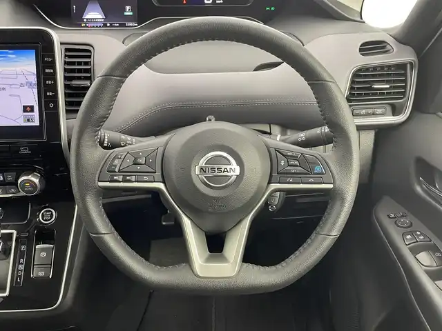 日産 セレナ ハイウェイスター V 埼玉県 2022(令4)年 3.4万km ブリリアントホワイトパール 純正10インチナビ/CD DVD フルセグTV Bluetooth/アラウンドビューモニター/フリップダウンモニター/デジタルインナーミラー/プロパイロット/エマージェンシーブレーキ/車線逸脱警報機能/ブラインドスポットモニター/レーンキープアシスト/クルーズコントロール（追従有）/パーキングアシスト/両側パワースライドドア/コーナーセンサー/ビルトインETC/LEDオートライト/プッシュスタート/スマートキー/スペアキー