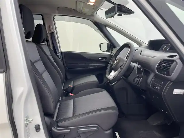 日産 セレナ ハイウェイスター V 埼玉県 2022(令4)年 3.4万km ブリリアントホワイトパール 純正10インチナビ/CD DVD フルセグTV Bluetooth/アラウンドビューモニター/フリップダウンモニター/デジタルインナーミラー/プロパイロット/エマージェンシーブレーキ/車線逸脱警報機能/ブラインドスポットモニター/レーンキープアシスト/クルーズコントロール（追従有）/パーキングアシスト/両側パワースライドドア/コーナーセンサー/ビルトインETC/LEDオートライト/プッシュスタート/スマートキー/スペアキー
