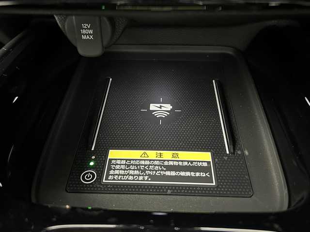ホンダ ヴェゼル ハイブリッド e:HEV Z 熊本県 2025(令7)年 0.1万km未満 プラチナホワイトパール 登録済未使用車/純正ナビ（ＡｐｐｌＣａｒＰｌａｙ・ＡｎｄｒｏｉｄＡｕｔｏ・フルセグ・ＢＴ・ＵＳＢ）/バックカメラ　/ビルトインＥＴＣ２．０　/前後クリアランスソナー　/前席シートヒーター　/ホンダセンシング/・衝突軽減ブレーキ/・誤発進抑制機能/・後方誤発進抑制機能/・近距離衝突軽減ブレーキ/・歩行者事故低減ステアリング/・路外逸脱制御機能/・アダブティブクルーズコントロール/・渋滞運転支援機能/・先行車発進お知らせ/・標識認識システム/・踏み間違い防止/・ブラインドスポットモニター/・車線維持支援システム/・オートハイビーム/パワーバックドア/ステアリングヒーター/置くだけ充電/パドルシフト/ブレーキホールド/ハーフレザーシート/ブレーキホールド/純正１８インチAW/フロントシーケンシャルウインカー/オートライト/LEDヘッドライト/スマートキー/プッシュスタート/スペアキー1本/保証書/取扱説明書
