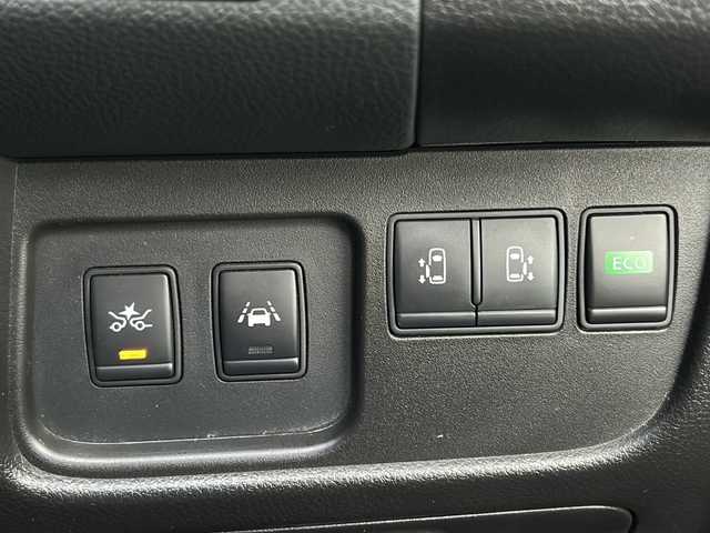 日産 セレナ ハイウェイスター Vセレ+SaftyⅡ 岩手県 2015(平27)年 9.7万km ブリリアントホワイトパール 純正SDナビ/フルセグTV/バックカメラ/全方位カメラ/ビルトインETC/ドライブレコーダー/クルーズコントロール/衝突被害軽減ブレーキ/レーンキープアシスト/横滑り防止装置/アイドリングストップ/両側電動スライドドア/オートライト/LEDヘッドライト/フォグランプ/スマートキー/プッシュスタート/電動格納ミラー/クリアランスソナー/純正15インチAW/純正フロアマット/純正ドアバイザー/保証書/取扱説明書